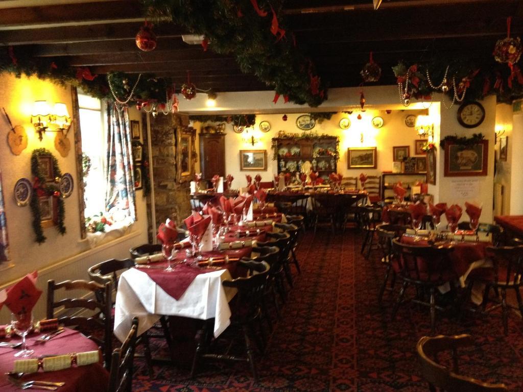 Victoria Inn Cowbridge Buitenkant foto