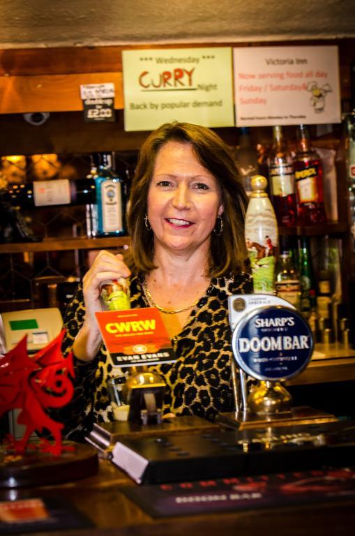 Victoria Inn Cowbridge Buitenkant foto